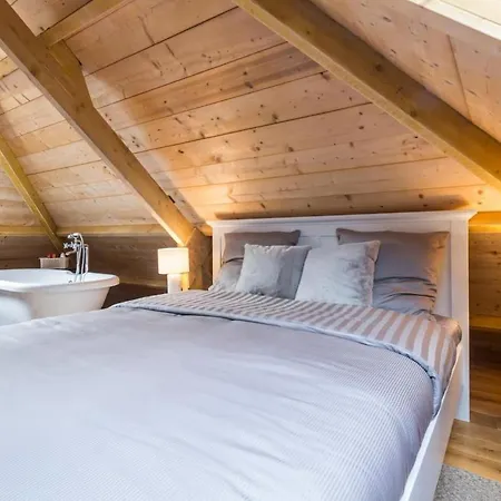 Anjara Tsara Yvetot-Bocage